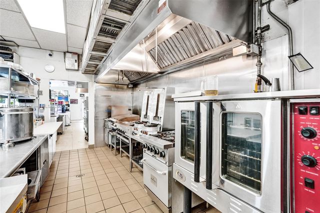 1100 NE 4th Ave 1-2, Fort Lauderdale, FL 33304