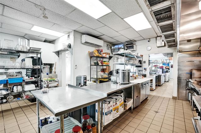 1100 NE 4th Ave 1-2, Fort Lauderdale, FL 33304