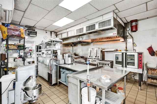 1100 NE 4th Ave 1-2, Fort Lauderdale, FL 33304