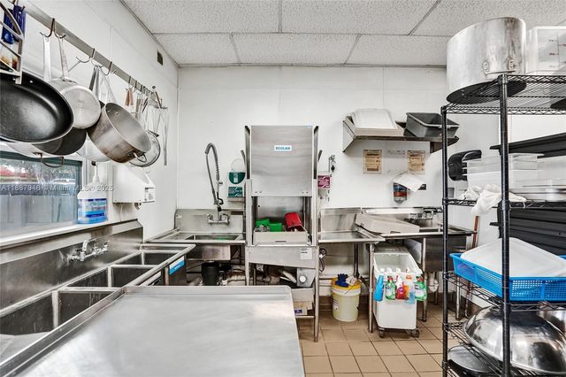 1100 NE 4th Ave 1-2, Fort Lauderdale, FL 33304