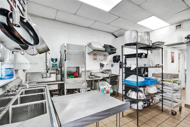 1100 NE 4th Ave 1-2, Fort Lauderdale, FL 33304