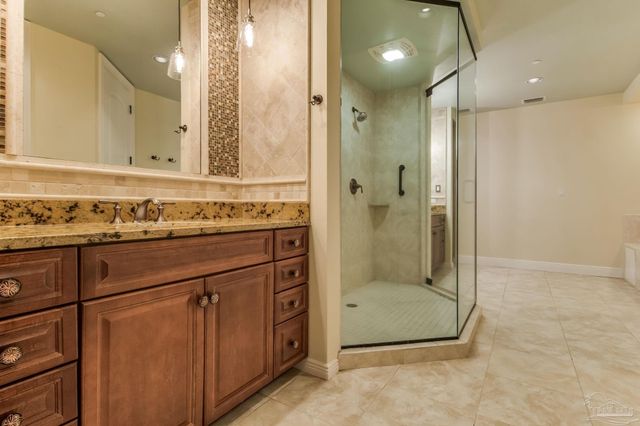 14500 River Rd 406, Pensacola, FL 32507