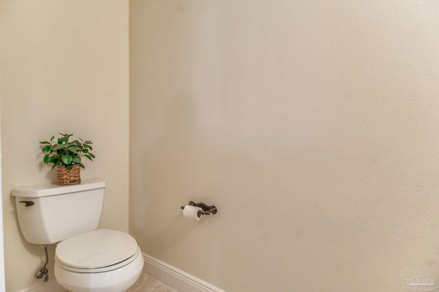 14500 River Rd 406, Pensacola, FL 32507