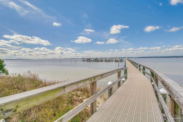 14500 River Rd 406, Pensacola, FL 32507