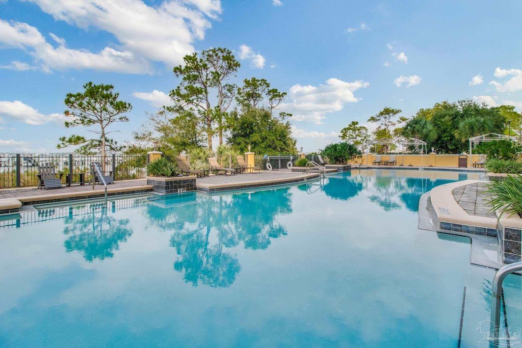 14500 River Rd 406, Pensacola, FL 32507