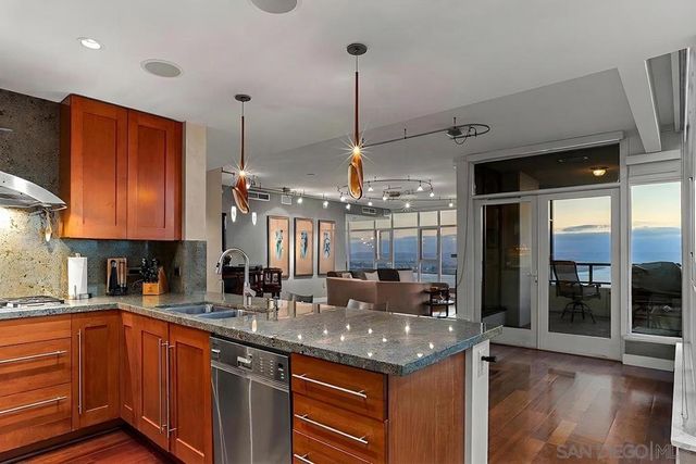 1205 Pacific Hwy 3101, San Diego, CA 92101