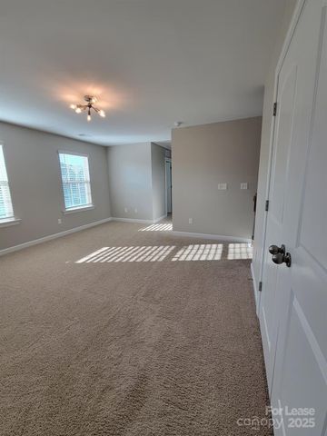 5806 Clan Maclaine Drive, Charlotte, NC 28278