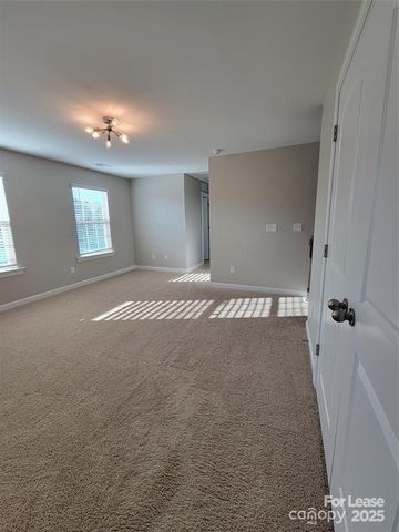 5806 Clan Maclaine Drive, Charlotte, NC 28278