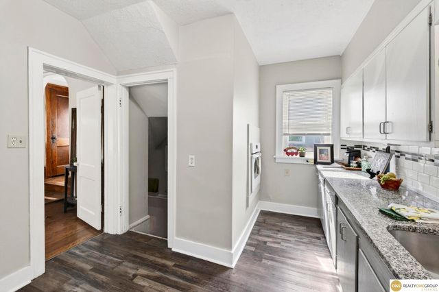 4071 Paxton Boulevard, Omaha, NE 68111