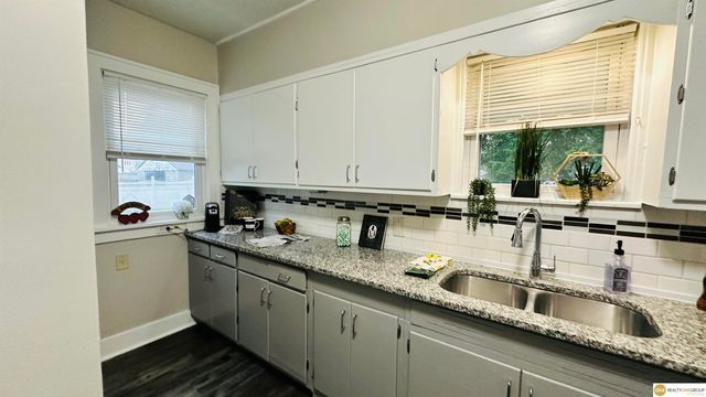 4071 Paxton Boulevard, Omaha, NE 68111