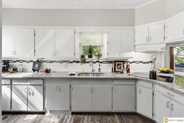 4071 Paxton Boulevard, Omaha, NE 68111