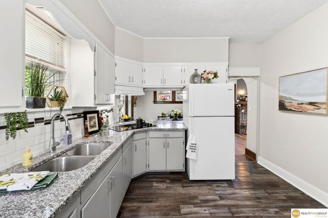 4071 Paxton Boulevard, Omaha, NE 68111