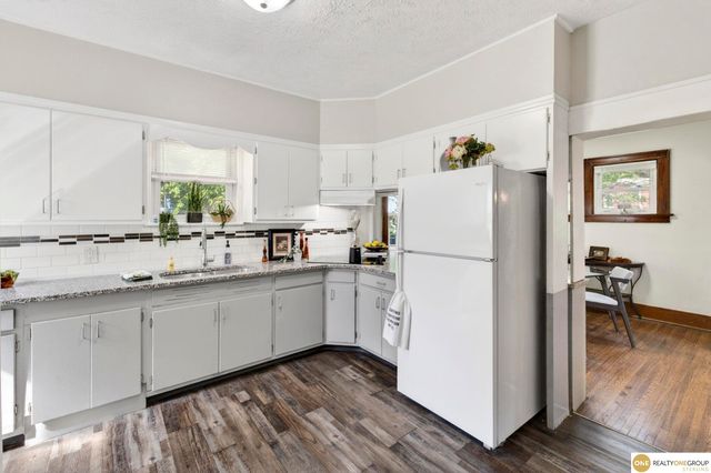 4071 Paxton Boulevard, Omaha, NE 68111