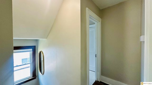 4071 Paxton Boulevard, Omaha, NE 68111