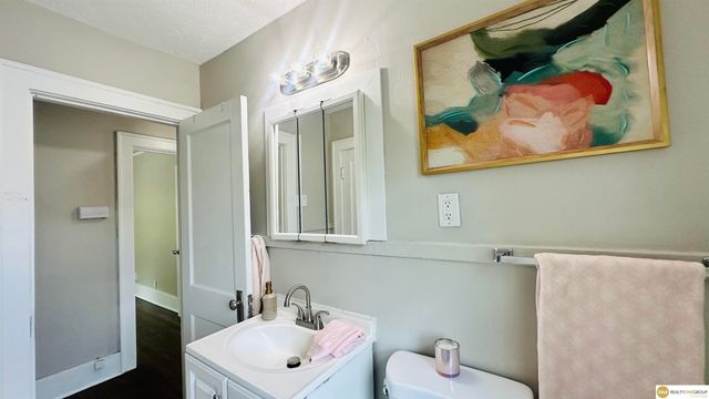 4071 Paxton Boulevard, Omaha, NE 68111
