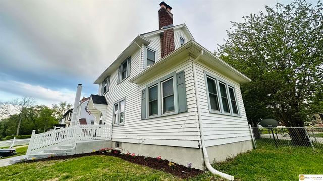 4071 Paxton Boulevard, Omaha, NE 68111
