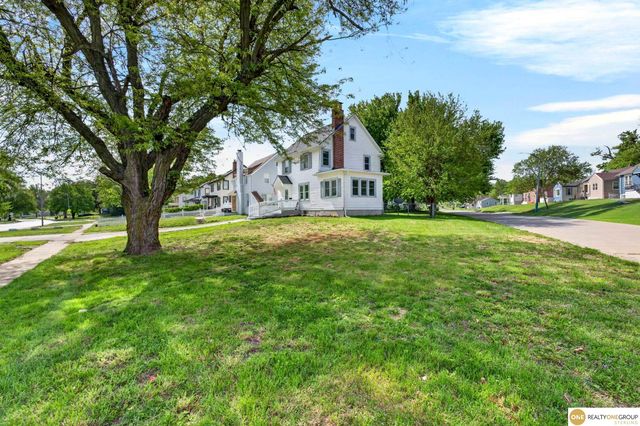4071 Paxton Boulevard, Omaha, NE 68111
