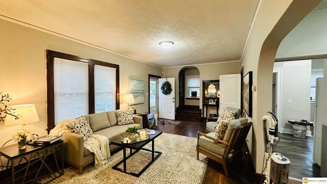 4071 Paxton Boulevard, Omaha, NE 68111