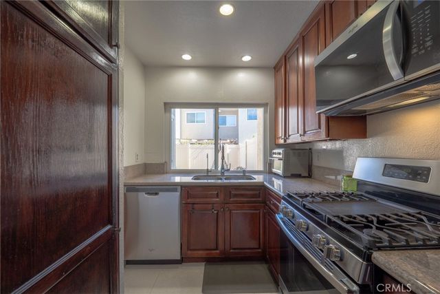 45 Oval, Irvine, CA 92604