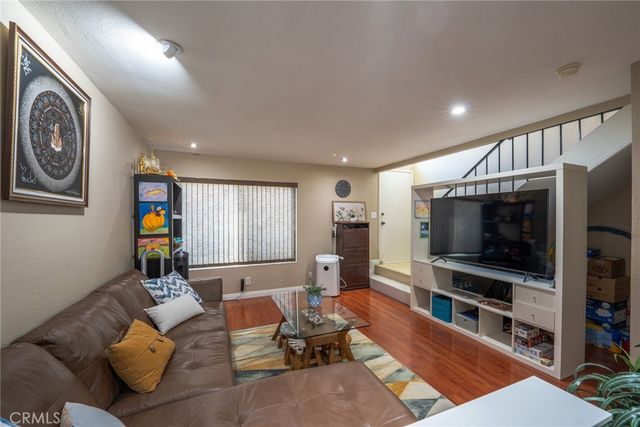 45 Oval, Irvine, CA 92604