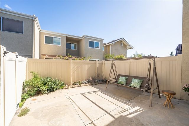 45 Oval, Irvine, CA 92604