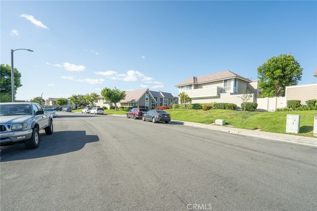45 Oval, Irvine, CA 92604