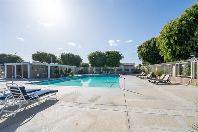 45 Oval, Irvine, CA 92604