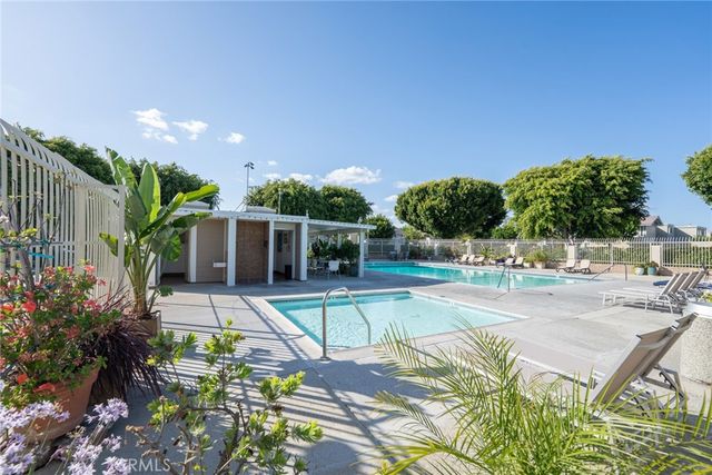 45 Oval, Irvine, CA 92604