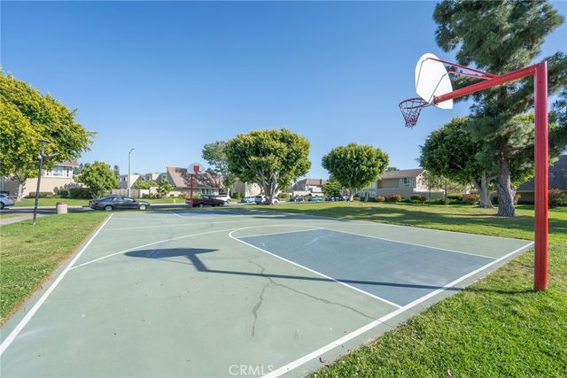 45 Oval, Irvine, CA 92604