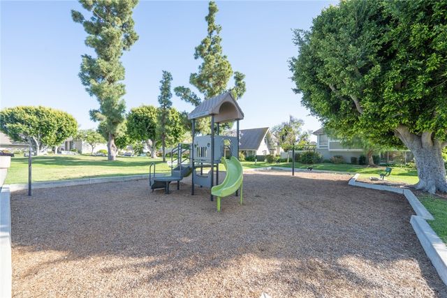 45 Oval, Irvine, CA 92604