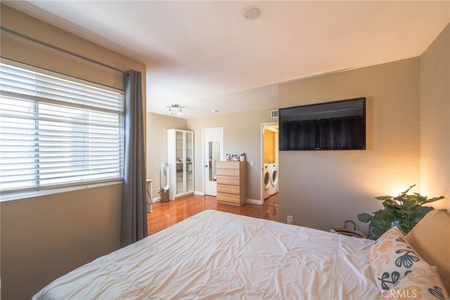 45 Oval, Irvine, CA 92604