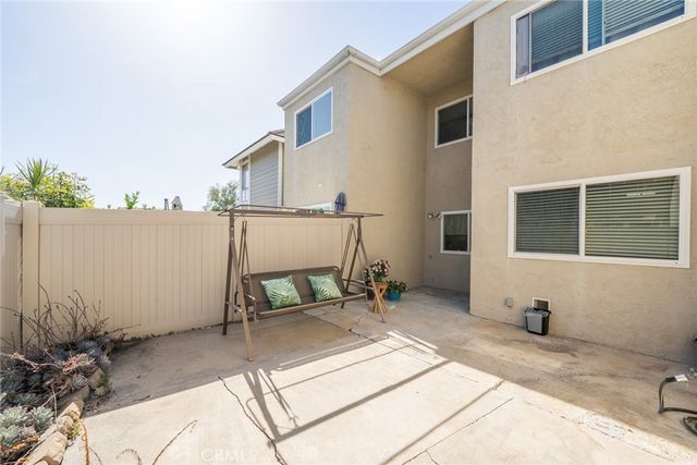 45 Oval, Irvine, CA 92604