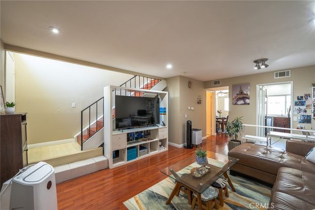 45 Oval, Irvine, CA 92604
