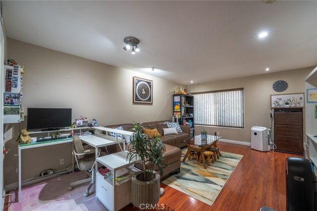 45 Oval, Irvine, CA 92604