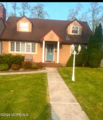 3 Cypress Avenue, Oakhurst, NJ 07755