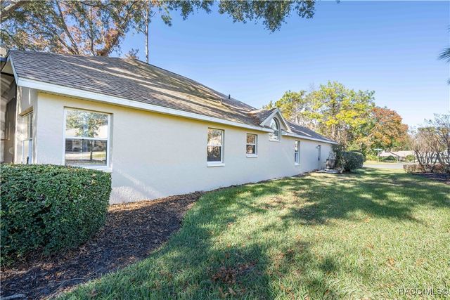 1 W Byrsonima Loop, Homosassa, FL 34446