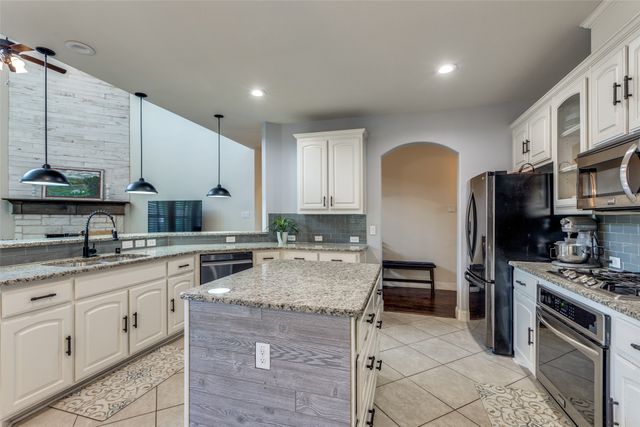 824 Mist Flower Drive, Little Elm, TX 75068