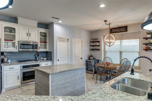 824 Mist Flower Drive, Little Elm, TX 75068