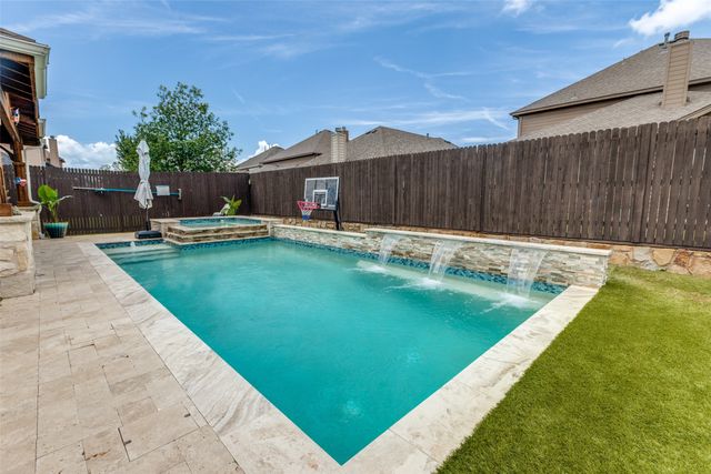 824 Mist Flower Drive, Little Elm, TX 75068