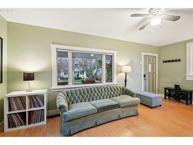 7624 Se MORRISON St, Portland, OR 97215