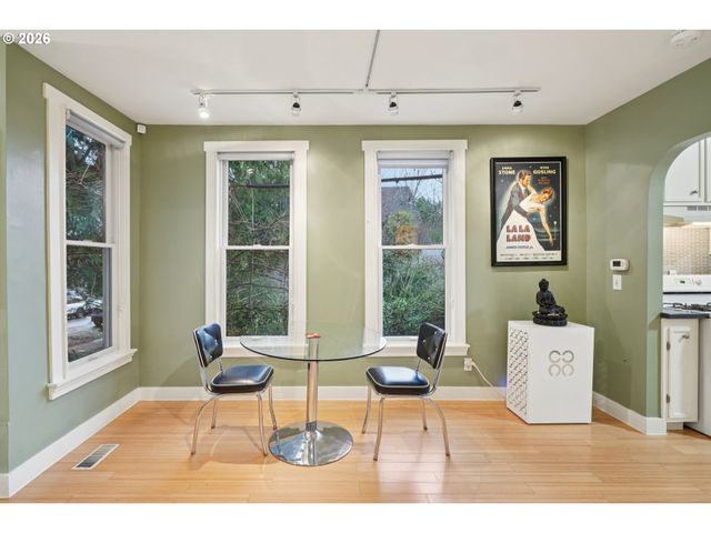 7624 Se MORRISON St, Portland, OR 97215