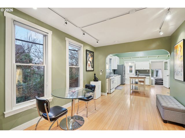 7624 Se MORRISON St, Portland, OR 97215