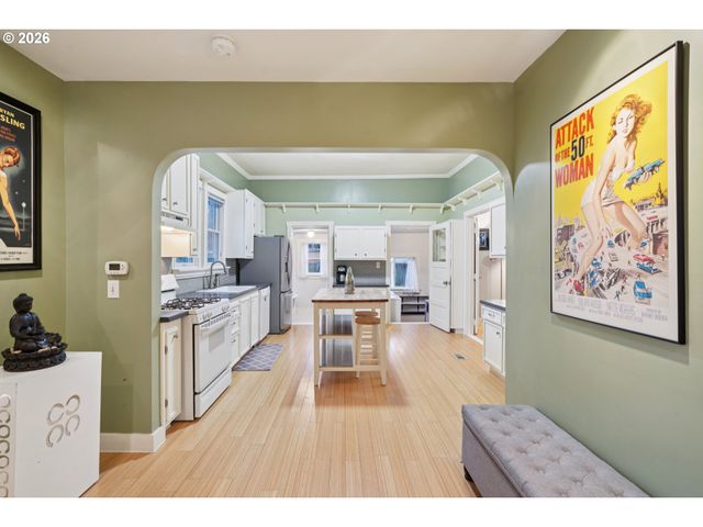 7624 Se MORRISON St, Portland, OR 97215