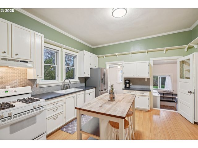 7624 Se MORRISON St, Portland, OR 97215