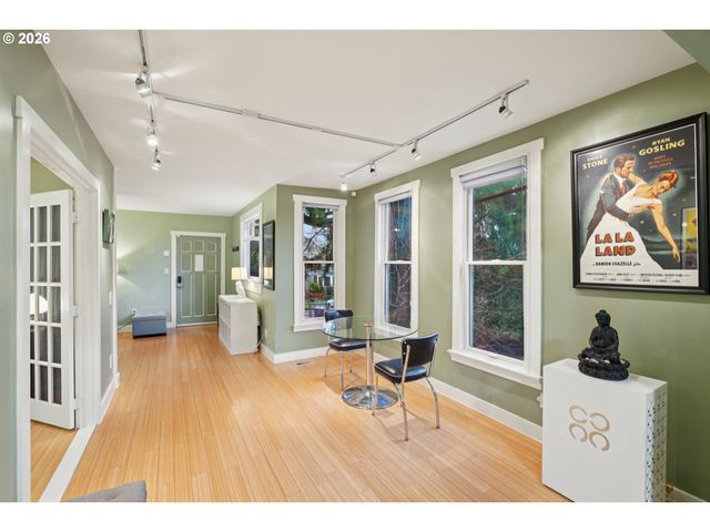 7624 Se MORRISON St, Portland, OR 97215