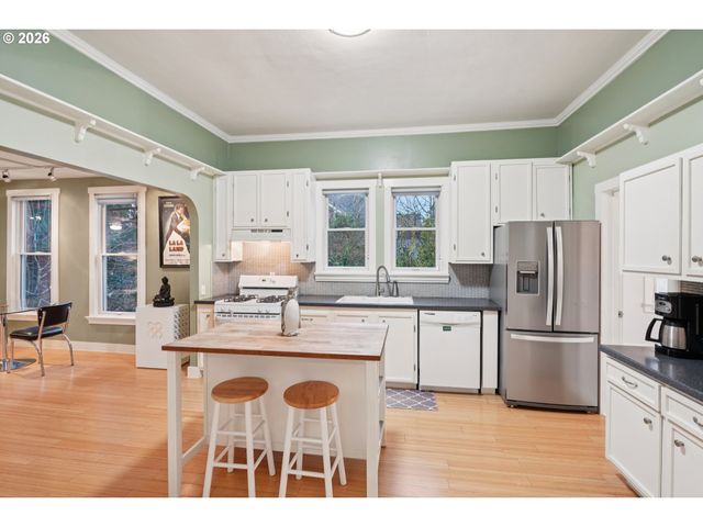 7624 Se MORRISON St, Portland, OR 97215