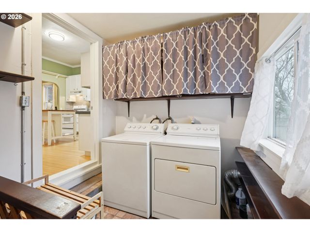 7624 Se MORRISON St, Portland, OR 97215