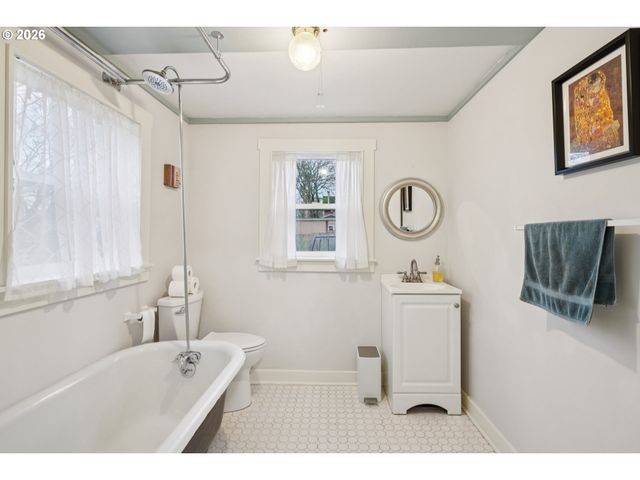 7624 Se MORRISON St, Portland, OR 97215