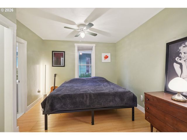 7624 Se MORRISON St, Portland, OR 97215