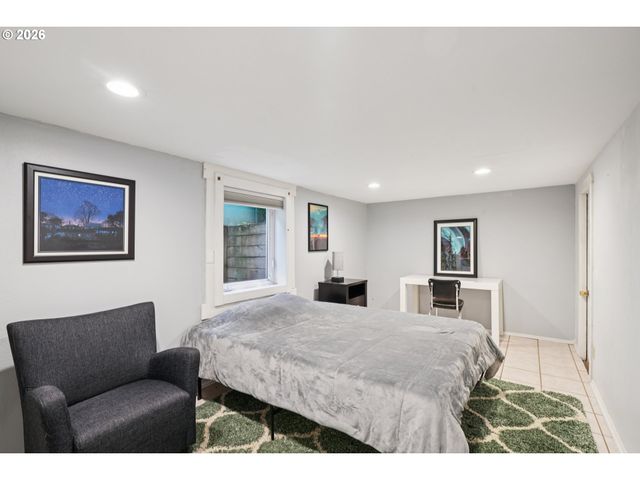 7624 Se MORRISON St, Portland, OR 97215